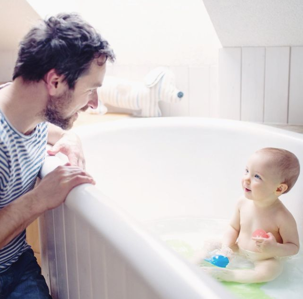 How To Safely Bathe Your Baby
